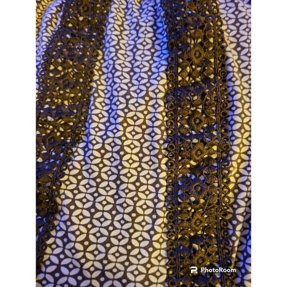 St John's Bay Brown Geometric Women's SIZE MEDIUM - Picture 4 of 4